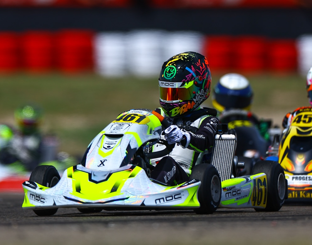 Schweres Miko se impone en la Carrera 2 de la categoría Mini en Zuera Schweres Miko se impone en la Carrera 2 de la categoría Mini en Zuera