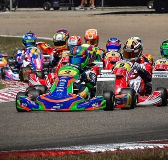 Alex Martinez de nuevo implacable en X30 Junior. El piloto de AXION va a por la victoria de IW25 Alex Martinez de nuevo implacable en X30 Junior. El piloto de AXION va a por la victoria de IW25