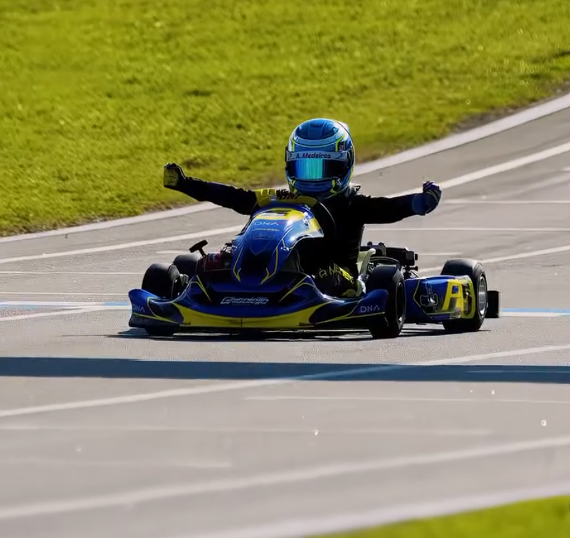 El brasileño Medeiros marca el ritmo y se impone con autoridad en la Mini Gr.3 en Karting La Conca