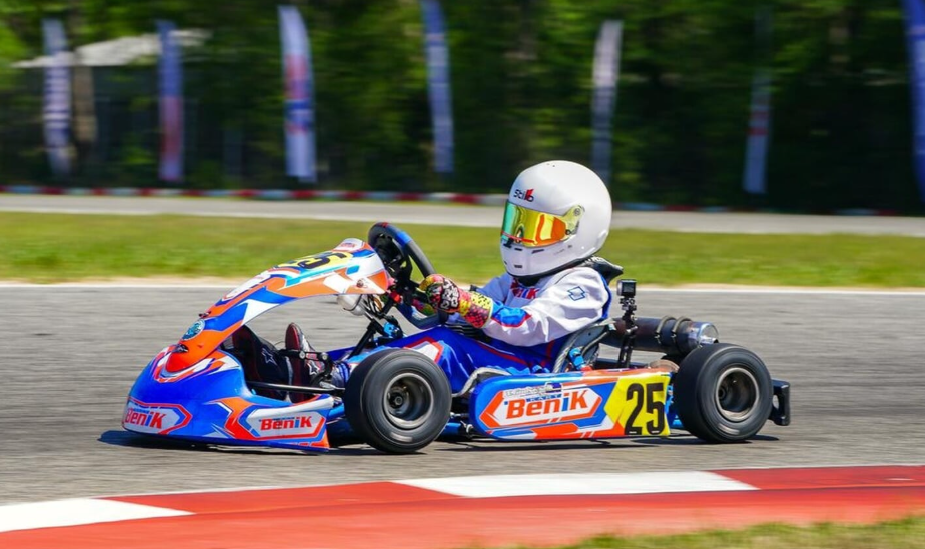 Red Bull Firma a Joven Piloto de 9 Años para su Programa de Talentos