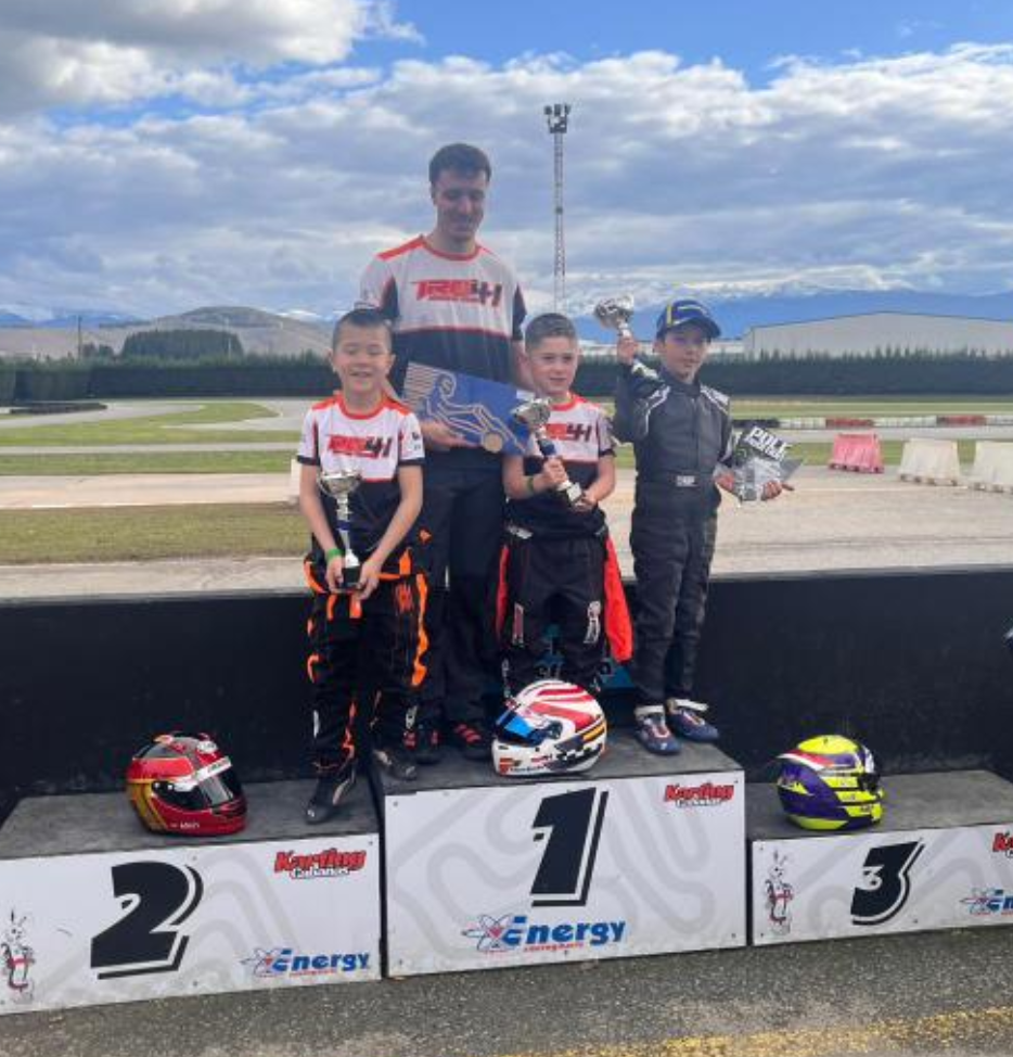 Álex Fernández y Neizan Granda triunfan en el Campeonato de Castilla y León de Karting en Cabañas Raras
