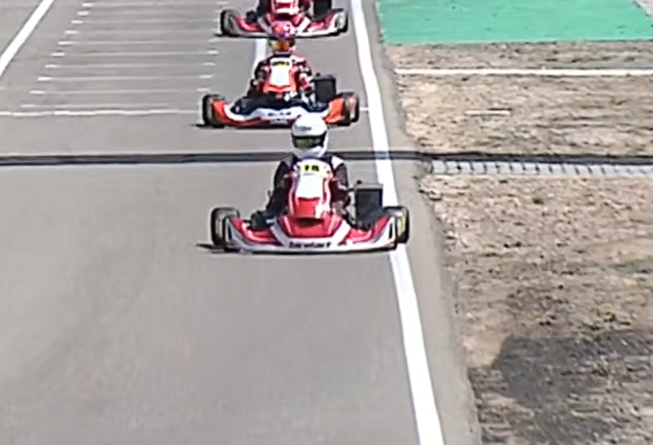 Marc Quiles gana la Carrera 1 DD2 del CKCV 2026 en MotorLand Aragón tras resolver en el tramo final